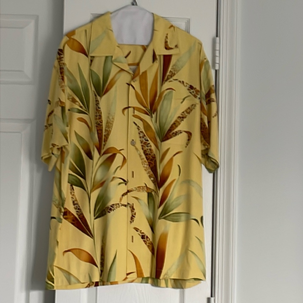 Tommy Bahama yellow with leaf design, silk, size small men